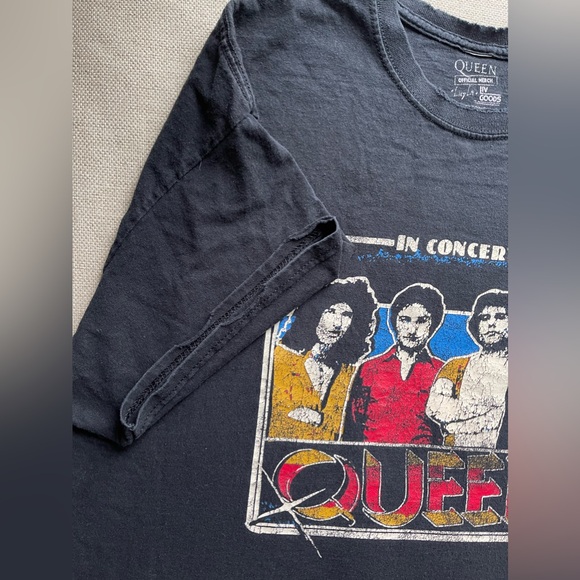 Queen Band Crew Neck Distressed Graphic T-Shirt Short Sleeve In Black Size XL - Picture 6 of 9